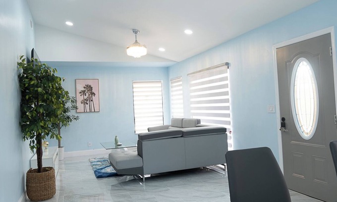 North Lauderdale House | Sanitized, Serene & Close to Work - Nurse Favorite!