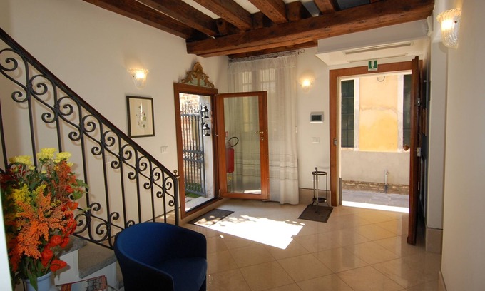 Dorsoduro House | Santa Margherita Guesthouse