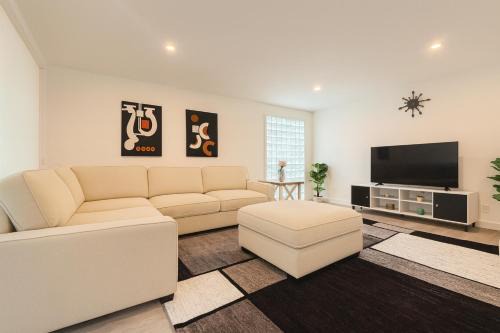 Mar Vista Villa | Santa Monica Beach Retreat with Hot Tub, Billiards & Grill