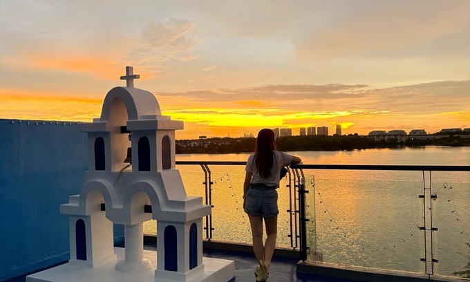 Puchong House | Santorini in Msia 3000sqft TownVilla, rooftop BBQ, sunset lakeview, 5BR, 13pax