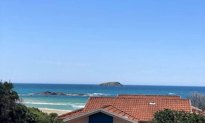 Mid North Coast Waterfront Resort | Sapphire Beach Front Villa with Ocean Views