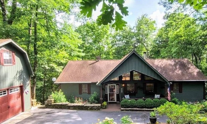 Sapphire House | Sapphire Mountain Secluded Hideaway