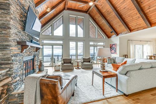 Sapphire House | Sapphire Mountaintop Cabin with Views and 2 Decks