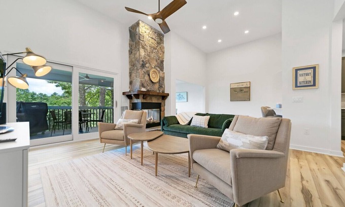 Sapphire Condo | Sapphire Retreat - freshly renovated with mountain views!