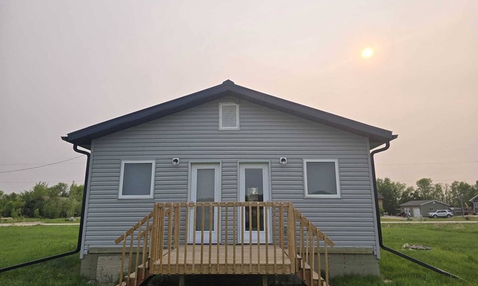 Manitoba Cottage | Sarah Cottage - 232 Cottage Road, Steeprock, Manitoba