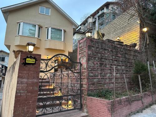 Bhurban Bed & Breakfast | Sarah's Lodge