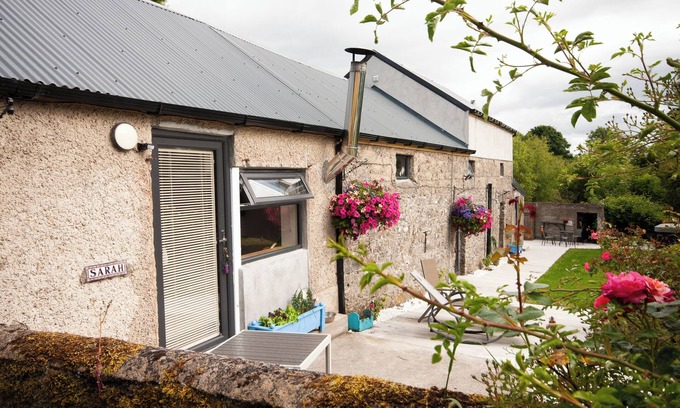County Meath Cottage | Sarahs Cottage an enchanting 1-bedroom artisan stone cottage near Clonmellon.