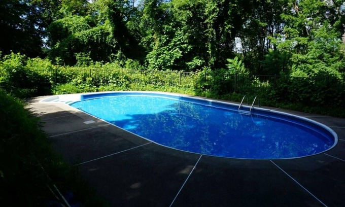 Saratoga Springs House | Saratoga 1800s Renovated Farmhouse on 20 Acres with Pool