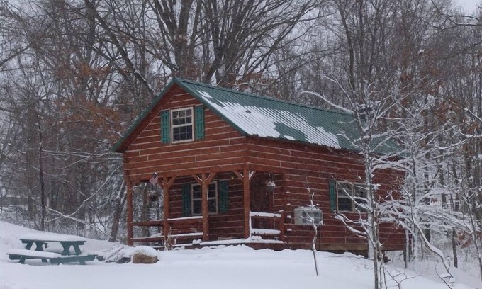 Hardin County Cabin | Sassafras Ridge Log Cabin by Garden of the Gods in the Shawnee National Forest