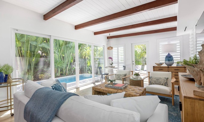 White St. Gallery House | SATISFY MY SOUL ~ 3 BR, 3.5 Ba Newly Renovated Mid Town Home w/Pool!