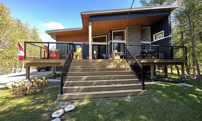 Sauble Beach Cottage | Sauble Beach Cottage – Perfect Thanksgiving Getaway, Steps to Beach & Shops
