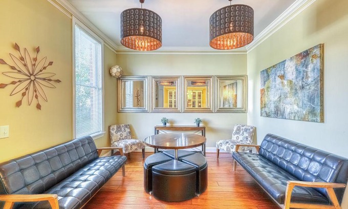 Old West Broad Neighborhood House | Savannah Lez Frederick