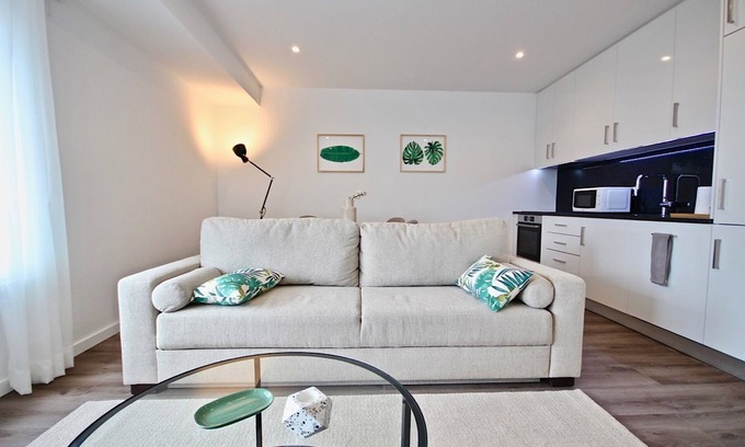 Lisbon Old Town Apartment | Savory Green Apartment, Wifi, Garage !New!