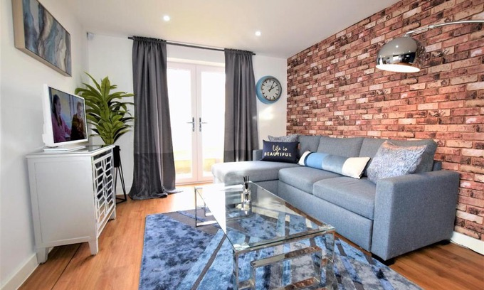 Brislington Apartment | Savoy Court - Free Parking