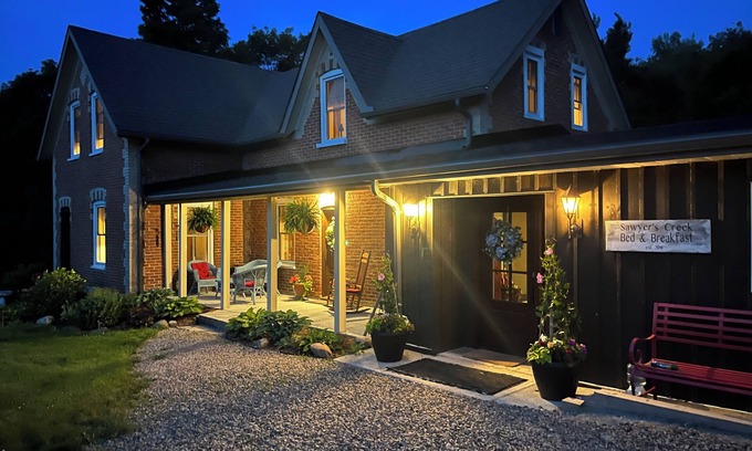 Algonquin Highlands Bed & Breakfast | Sawyer's Creek Bed and Breakfast