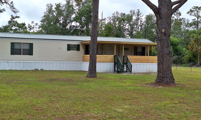 Perry House | Scallop and fish haven! Spring Warrior, Fla. 2bed/2bath mobile home. Much more.