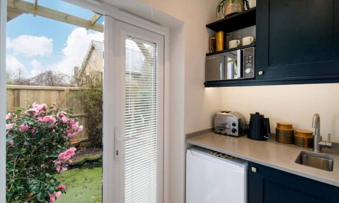 Cowes Cabin | Scaw Fell, boutique 1bed studio