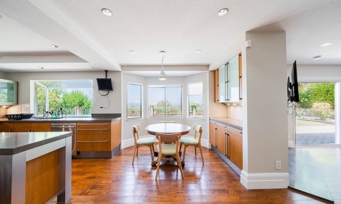 Rowland Heights House | Scenic City Views near DISNEYLAND and DTLA (sleeps 16)