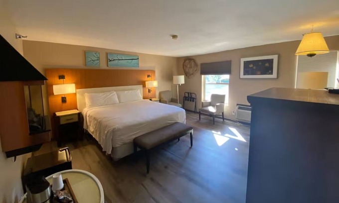 Mount Charleston Hotel | Scenic Escape w/Entertainment, Pet Access, Free Parking & Seasonal Fun
