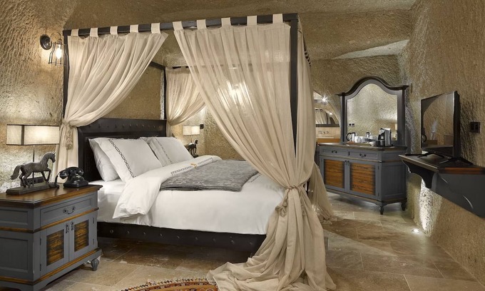 Mustafapasa Hotel | Scenic Garden Cave Suite with Lush Surroundings | Free Parking w/Outdoor Pool