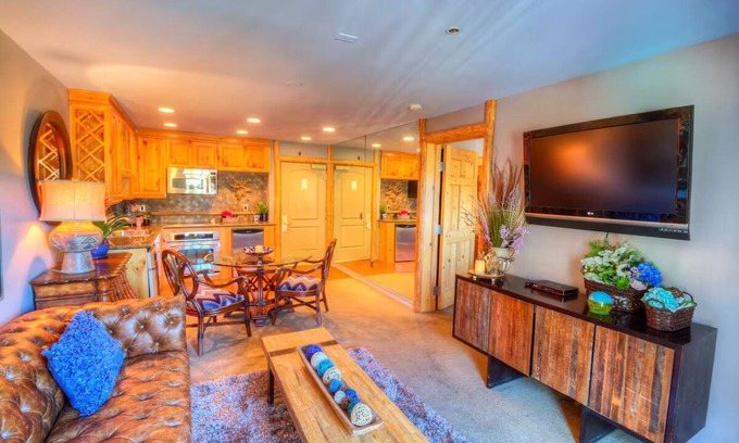 Mount Charleston Hotel | Scenic Getaway: Pets Welcome, Game Lounge, Free Parking & Outdoor Adventure