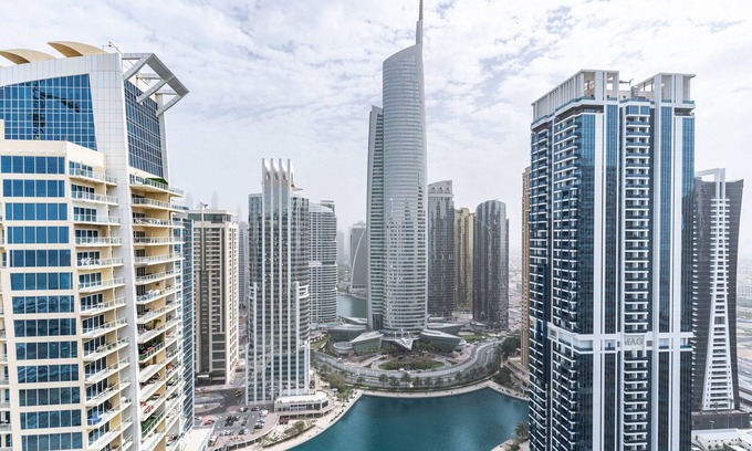 Jumeirah Lake Towers Apartment | Scenic lake view 2BR near metro in Cluster A, JLT