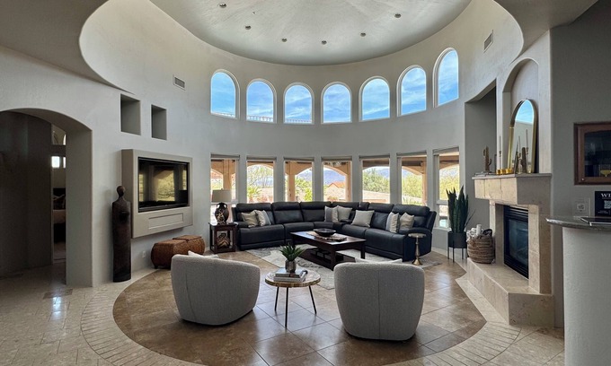 Carefree House | Scenic & Peaceful Backyard Retreat, Heated Pool & Mountain View’s, Close to town