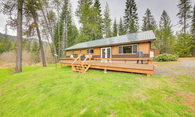 Priest River House | Scenic Priest Lake Vacation Rental: Deck + Views!