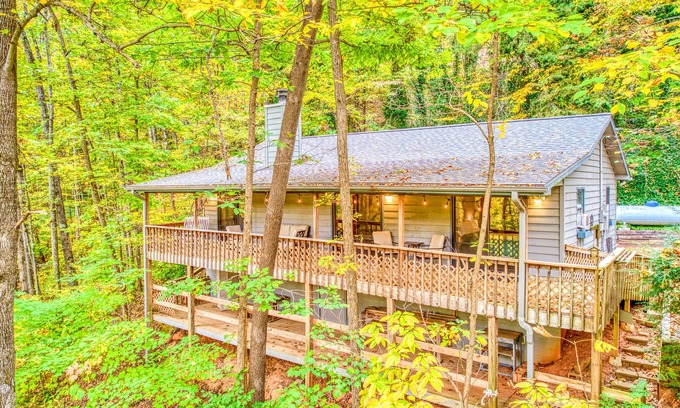 Franklin House | Scenic treetop retreat with covered deck & fireplace - near downtown Franklin