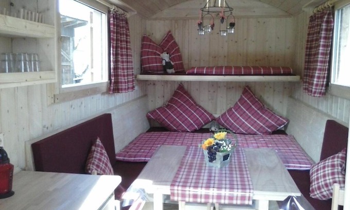 Kelheimwinzer Other | Schäferwagen auf dem Ferienhof Stark