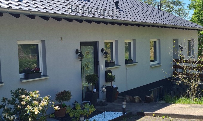 Gottschied Apartment | Schöne Ferienwohnung in Göttschied. 5 Minuten Gehweg vom Klinikum Idar-oberstein