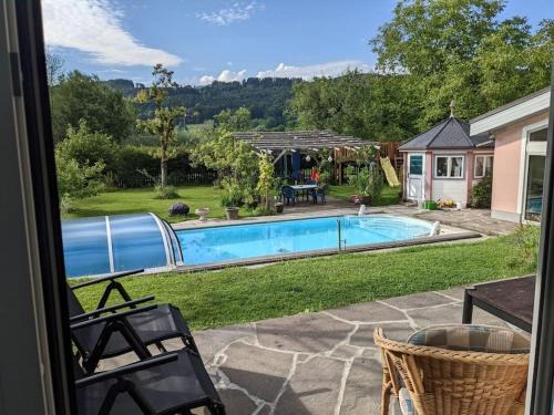 Thalgau Apartment | Schöne Wohnung mit Terrasse, Garten und-Pool