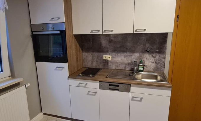 Elgersburg Apartment | Schönes Doppelzimmer mit Küche und Badezimmer