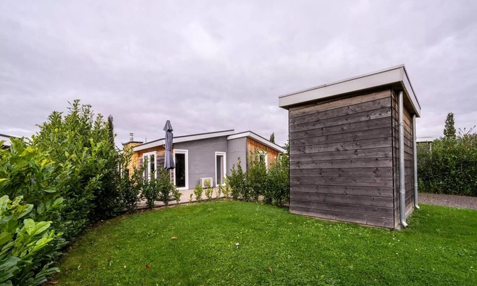 Gasthuis Villa | Schaelsbergerbosch - 2 Bathrooms, Fireplace and Garden Shed
