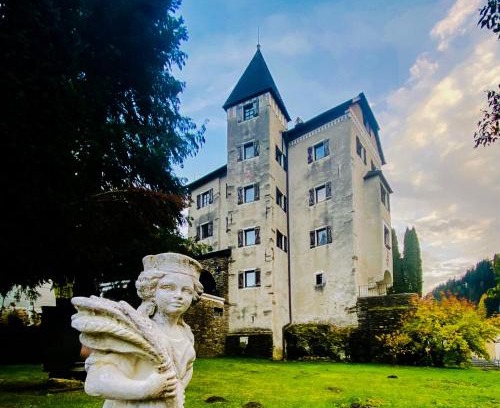 Huettenberg House | Schloss Süßenstein