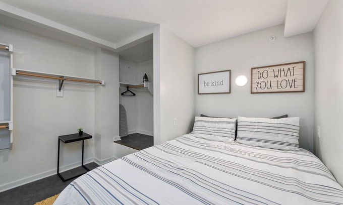 South Kansas City Apartment | Scholars Row 207 - Studio Suite!