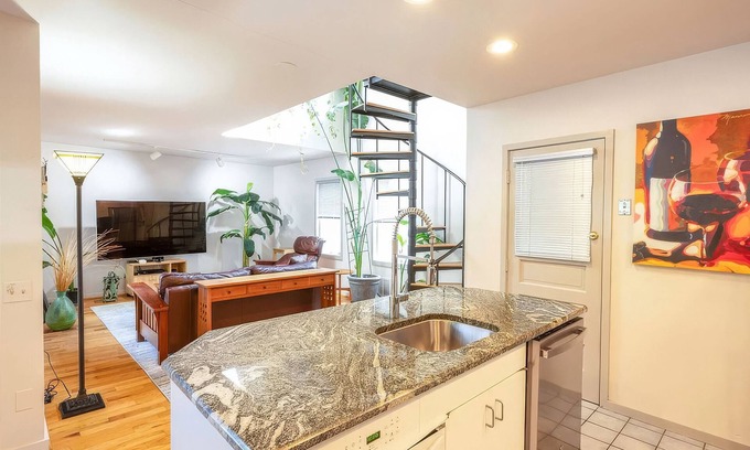 Neighborhood of the Arts Villa | School 31 Lofts, Gallery:LOFT 646