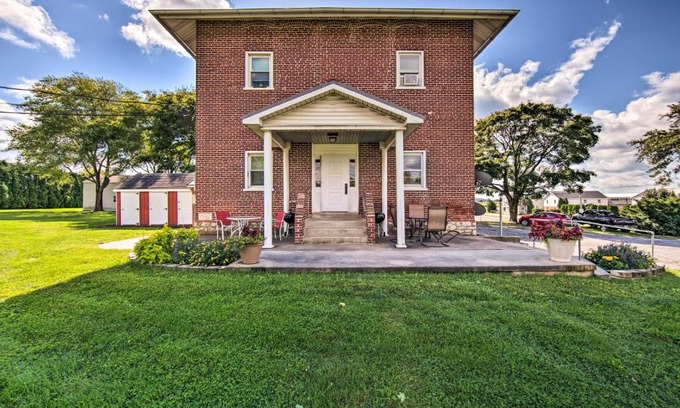 Gap Apartment | Schoolhouse Haven in Gap Communal Grill and Patio