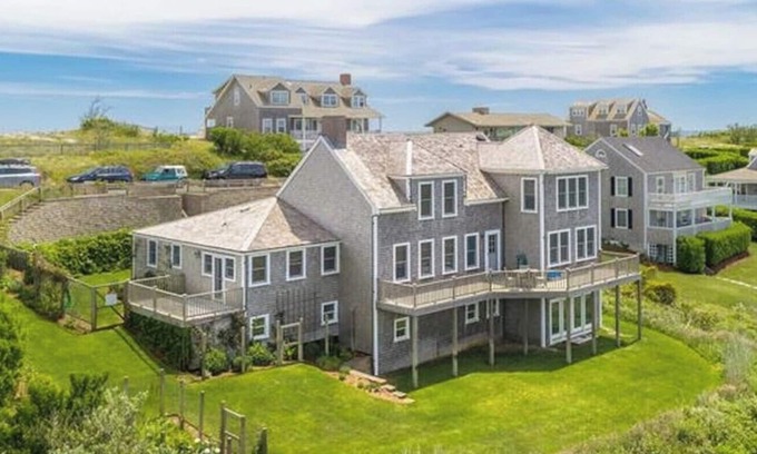 Siasconset House | Sconset Retreat with Ocean Views – Minutes from Nantucket’s Best Beaches