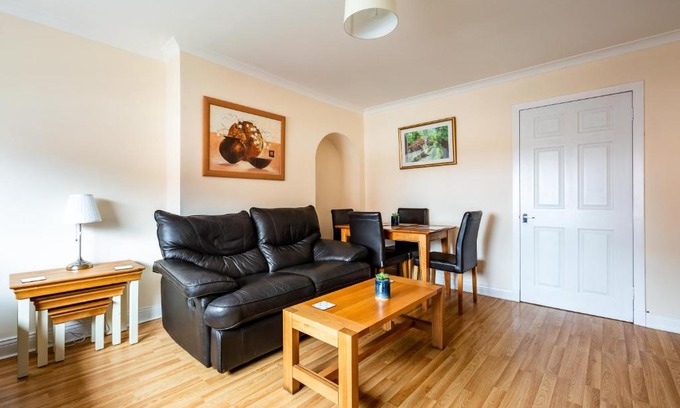 Larkhall Apartment | Scotia House -3 bed house in Larkhall with private driveway