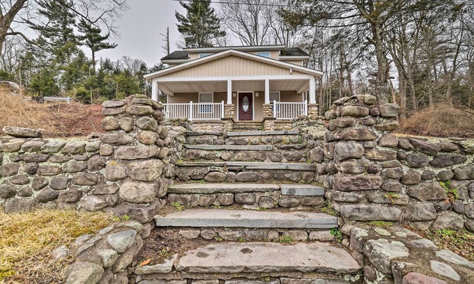 Scotrun Cottage | Scotrun Home Centrally Located to Area Resorts