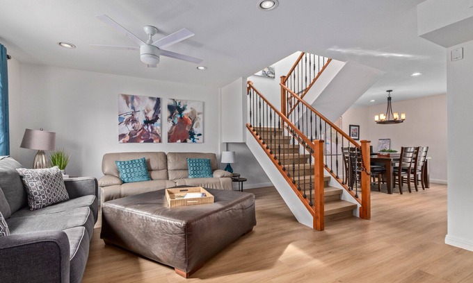 Entertainment District House | Scottsdale Townhome 2BD, Easy Walk to Old Town