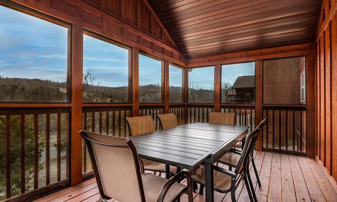 Reeds Spring Cabin | Screened-In Porch-Close to Shopping & Entertainment-Golf Course OnSite!