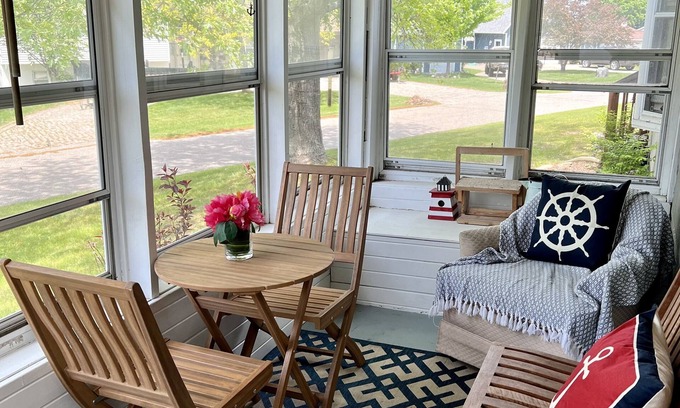 Port Austin House | Screened porch, Lake Huron views, quiet sub, walk to beach and town in minutes!