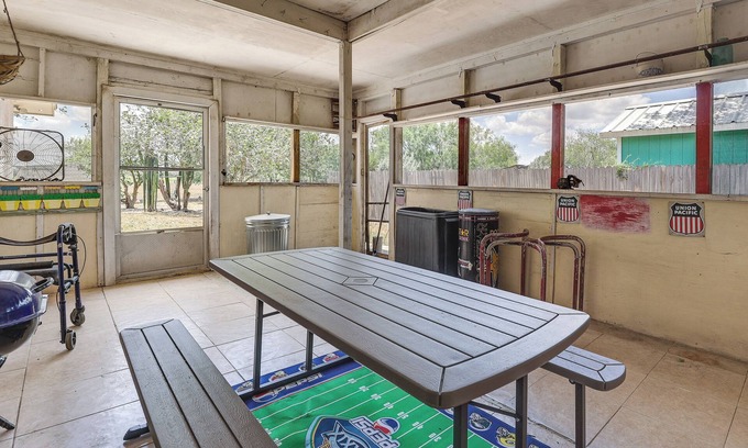 Harlingen Cottage | Screened Porch: Remote Harlingen House!