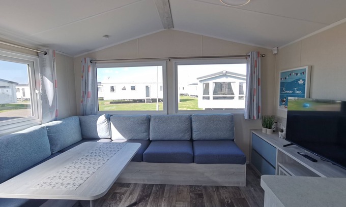 Mablethorpe Ski Chalet | Sea activities Golden Sands beach relax