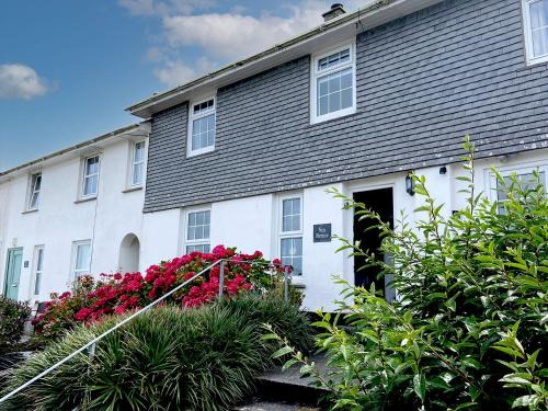 Coverack House | Sea Breeze