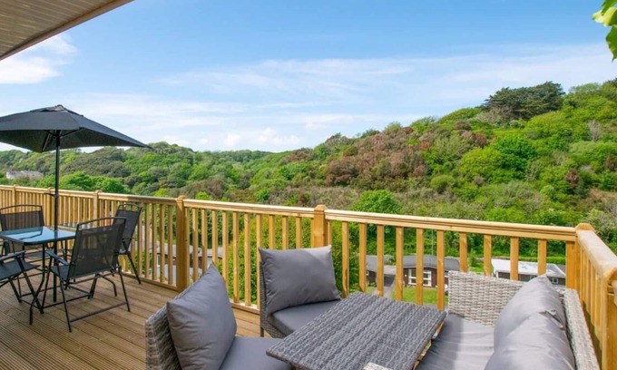 Mumbles Ski Chalet | Sea Breeze in the beautiful Swansea