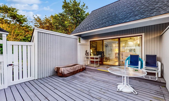 Bethany Beach Condo | Sea Colony Tennis 1st floor condo w/pool, free WiFi, and gym