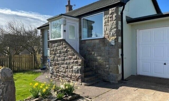 Beadnell Cottage | SEA CROFT, pet friendly, with open fire in Beadnell